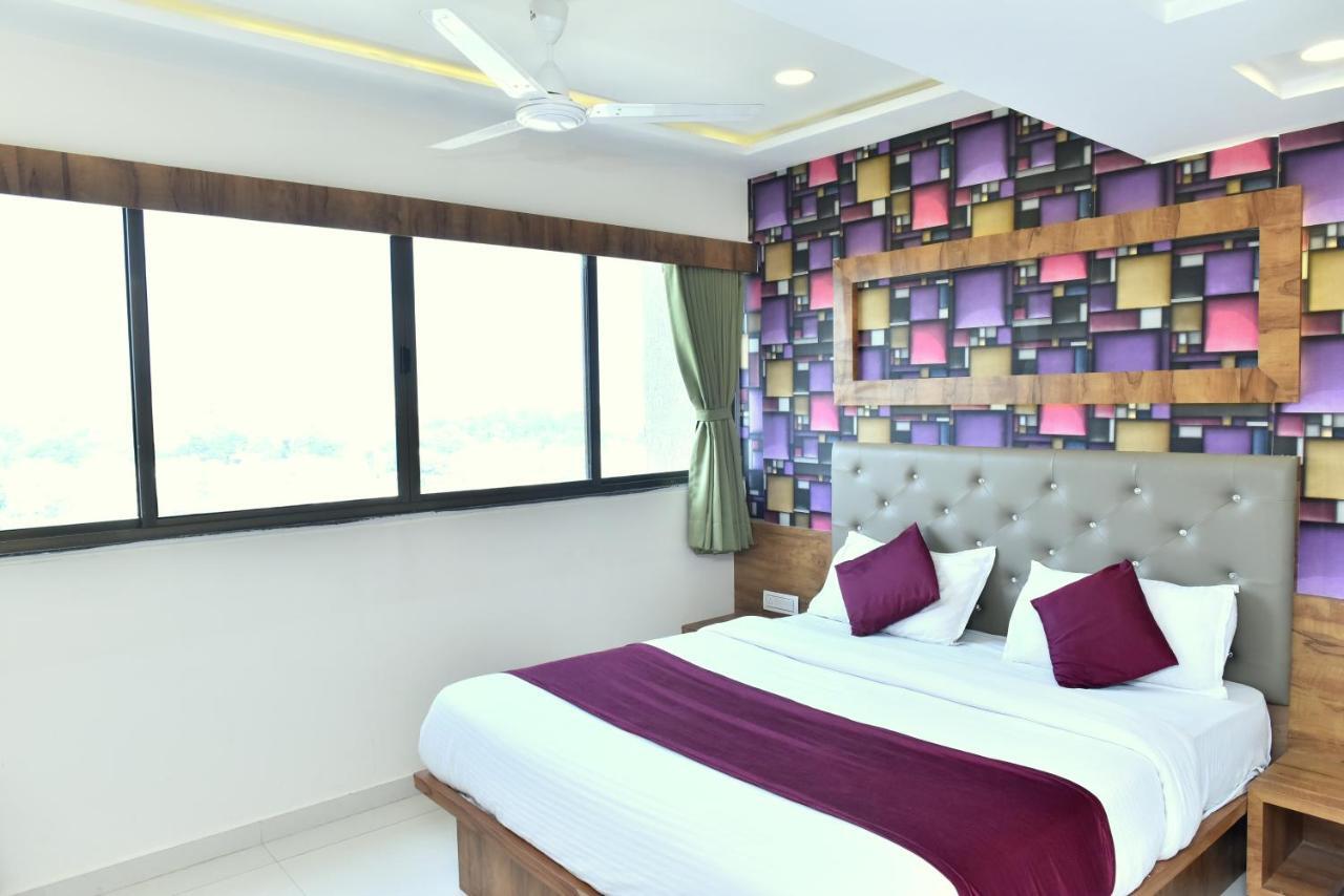 Hotel Royal King By Sky Stays Ahmedabad Exterior photo